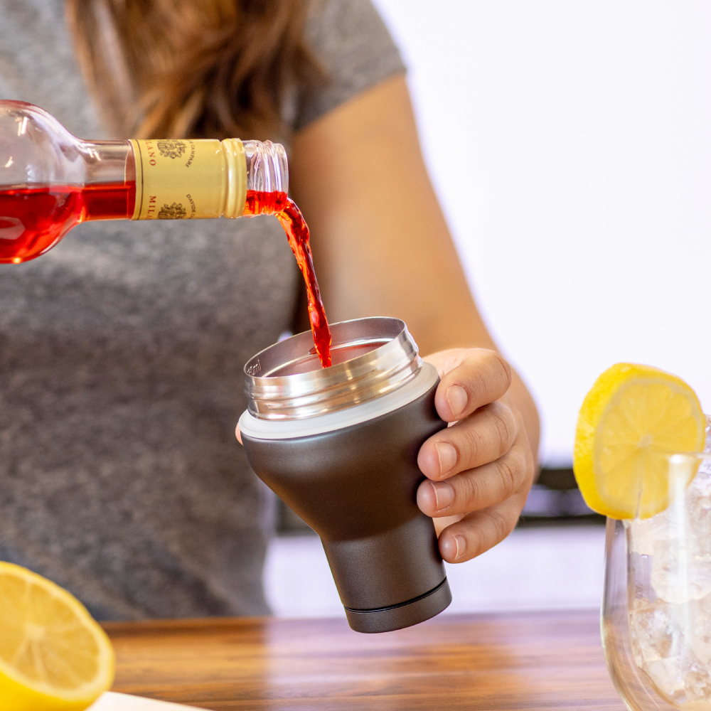 cocktail-shaker-lid-v4 Cocktail_Shaker_lifestyle_2_b714e13d-dd84-4844-956f-11cddc294041.png